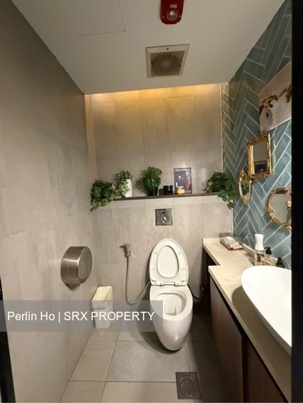 Maju Avenue (D19), Retail #635913561